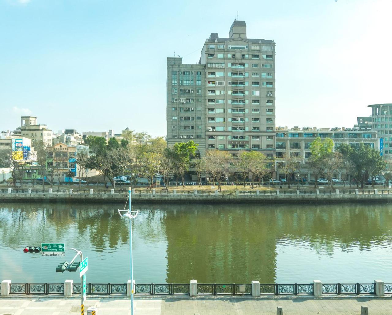 Haian Stay Riverside Bed And Breakfast Tainan Eksteriør billede